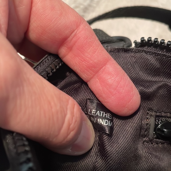 Cochoa leather crossbody bag in black NWT - Picture 7 of 12